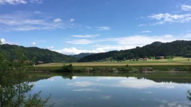 Sava nehri Slovenya 'dan geçen bir trenden görüldü
