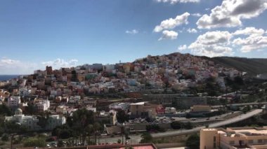 Las Palmas Gran Kanaryası 'nın eski kasabasının tepesindeki renkli evler
