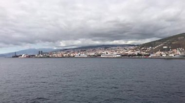 Santa Cruz de Tenerife Limanı 'na varıyor.