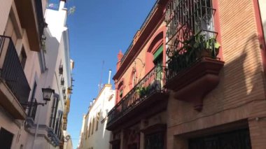 Sevilla İspanya sokaklarında yürüyorum