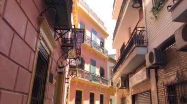 Sevilla İspanya sokaklarında yürüyorum