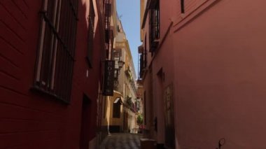 Sevilla İspanya sokaklarında yürüyorum