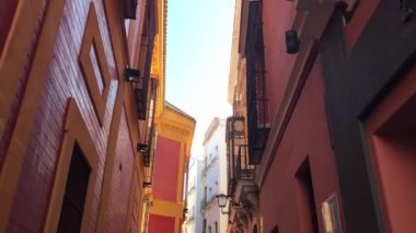 Sevilla İspanya sokaklarında yürüyorum