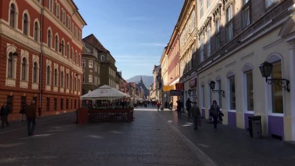 Personas Calle Del Centro Brasov Rumania — Vídeos de Stock