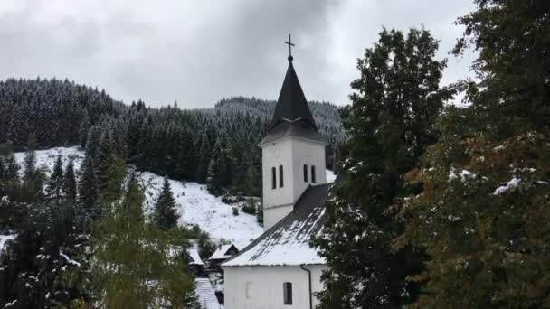 Kirche Mit Schnee Nizna Boca Slowakei — Stockvideo
