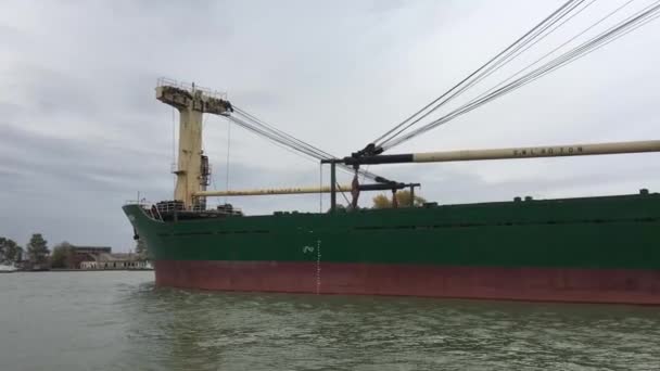Duży Statek Towarowy Delcie Dunaju Sulina Rumunia — Wideo stockowe