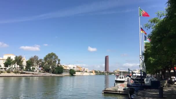 Canal Alfonso Xiii Con Torre Puerto Triana Fondo Sevilla España — Vídeo de stock