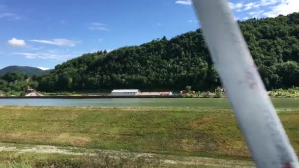 Fiume Sava Visto Treno Che Attraversa Slovenia — Video Stock