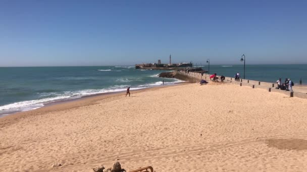 Plaża Przed Zamkiem San Sebastian Kadyksie Hiszpania — Wideo stockowe