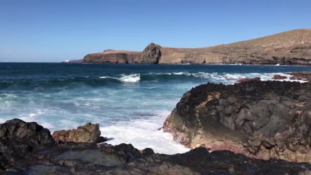 Den Stora Vågen Når Agaetes Och Puerto Las Nieves Kust — Stockvideo