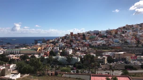 拉斯帕尔马斯大加那利亚老城山上五颜六色的房子 — 图库视频影像