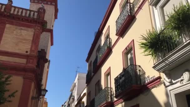 Caminhando Direção Igreja Iglesia San Vicente Sevilha Espanha — Vídeo de Stock