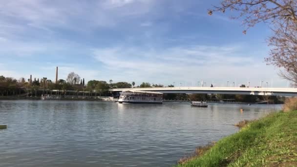 Crucero Por Río Guadalquivir Sevilla España — Vídeo de stock