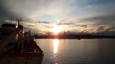Stockholm İsveç eski bir yolcu gemisinden gün batımı