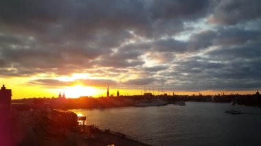 İsveç 'in Gamla Stan şehrinden gün batımı