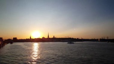 İsveç 'in Gamla Stan şehrinden gün batımı