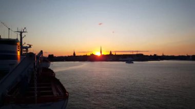 Stockholm İsveç eski bir yolcu gemisinden gün batımı