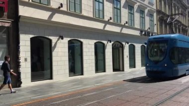 Zagreb şehir merkezinden geçen tramvaylardan Pan