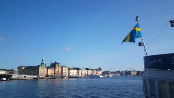 Svensk Flagga Med Gamla Stan Bakgrunden Stockholm Sverige — Stockvideo