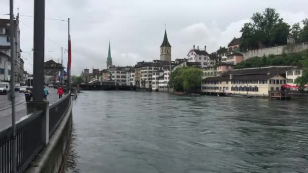 Річка Лімат Великою Кількістю Води Сент Пітер Фреймнстер Цюриху Швейцарія — стокове відео