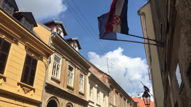 Kroatiska Och Europeiska Flaggan Den Gamla Staden Zagreb Kroatien — Stockvideo