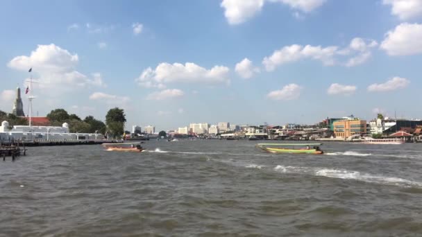 Long Tail Båtar Vid Chao Phraya Floden Seglar Mot Bangkok — Stockvideo