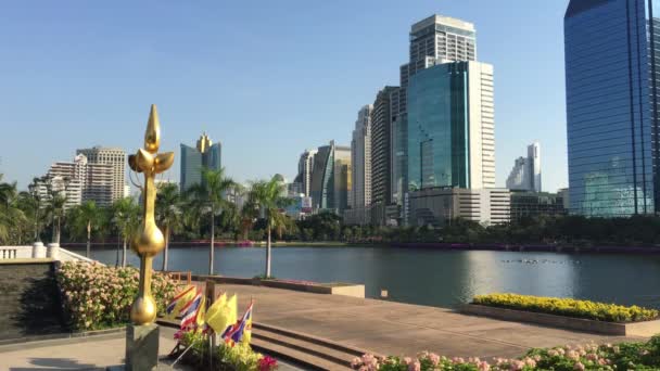 Monumento Oro Benjakitti Park Bangkok Thailandia — Video Stock