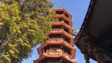 Bangkok, Tayland 'daki Chee Chin Khor tapınağındaki 8 katlı pagoda.