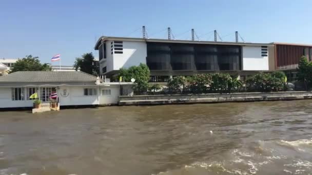 Vista Traghetto Edifici Lungo Fiume Chao Phraya Bangkok Thailandia — Video Stock