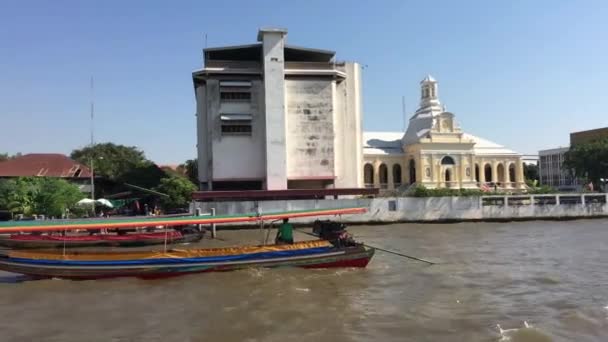 Widok Promu Budynków Wzdłuż Rzeki Chao Phraya Bangkoku Tajlandia — Wideo stockowe