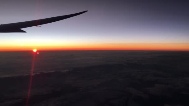Lot Zachodzie Słońca Kierunku Abu Dhabi Zjednoczone Emiraty Arabskie — Wideo stockowe