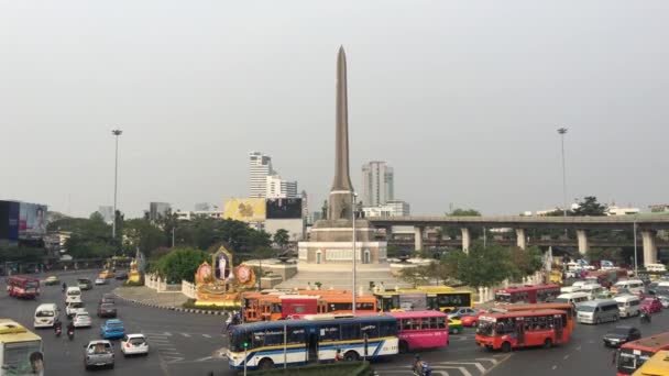 Traffico Intorno Monumento Alla Vittoria Bangkok Thailandia — Video Stock