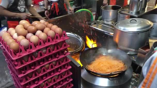 Felkészülés Pad Thai Thip Samai Egyik Leghíresebb Pad Thai Éttermek — Stock videók