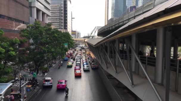 Ruch Uliczny Skywalk Sathon District Bangkoku Tajlandia — Wideo stockowe