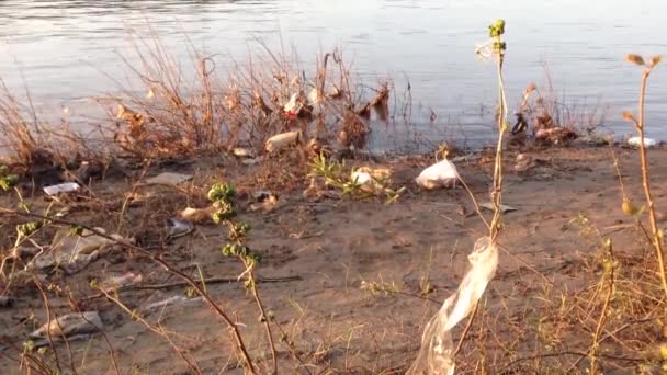 Basura Plástica Orillas Del Río Mekong Luang Prabang Laos Asia — Vídeo de stock