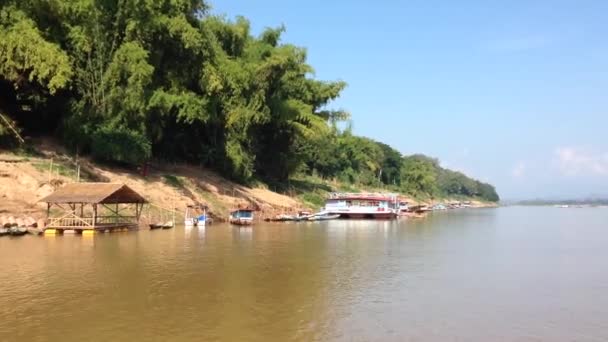 Átkelés Mekong Folyón Luang Prabangban Laoszban Ázsiában — Stock videók