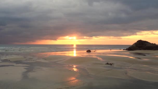 Ηλιοβασίλεμα Στην Παραλία Ngwe Saung Μιανμάρ Βιρμανία — Αρχείο Βίντεο