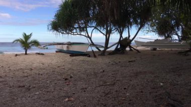 Filipinler, Bohol 'daki Balicasag Adası sahilinde Catamaran Tekneleri