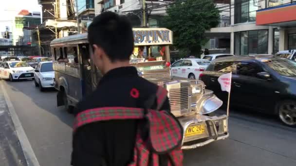 Pan Aus Einem Jeepney Während Der Hauptverkehrszeit Innenstadt Makati Manila — Stockvideo