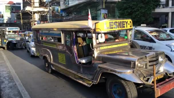 Jeepneys Durante Hora Ponta Centro Makati Manila Filipinas — Vídeo de Stock