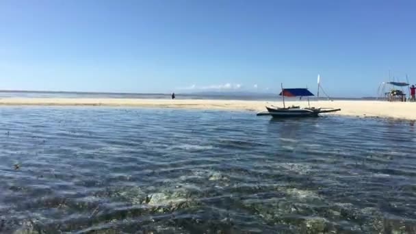 Deixando Uma Pequena Ilha Com Barco Catamarã Baía Panglao Bohol — Vídeo de Stock