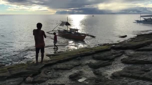 Father Son Fishing Silhouette Sunset Balicasag Island Bohol Philippines — Stock Video