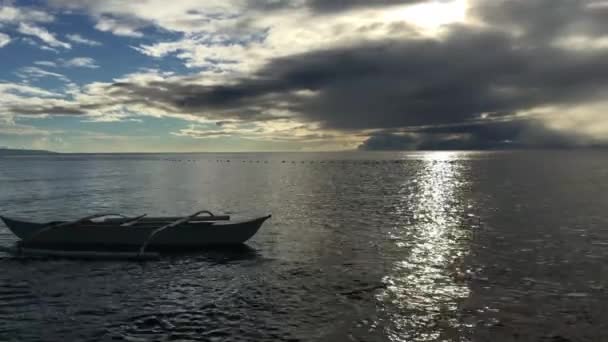 Катамарський Човен Захід Сонця Острові Балікасаґ Бохолі Філіппіни — стокове відео