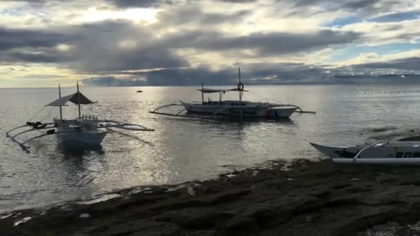 Catamaran Bateaux Coucher Soleil Sur Île Balicasag Bohol Aux Philippines — Video