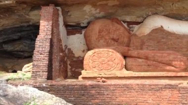 Sri Lanka 'daki Uyuyan Buda Pidurangala kayasından Pan.