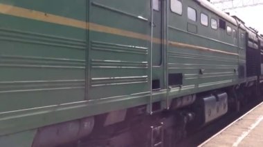 Trans Sibirya tren istasyonundan Pan Rusya 'da bir istasyondan geçiyor.