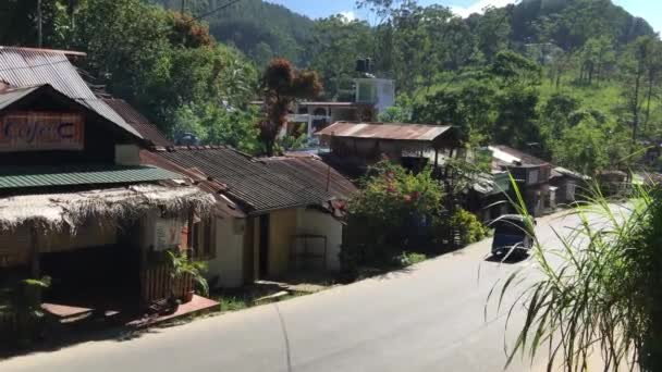 Tuk Tuk Passeert Ella Stad Bergen Van Sri Lanka — Stockvideo