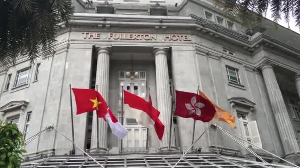 Banderas Edificio Del Hotel Fullerton Singapur — Vídeo de stock