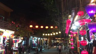 Hoi An Vietnam 'da gece vakti renkli fenerler.