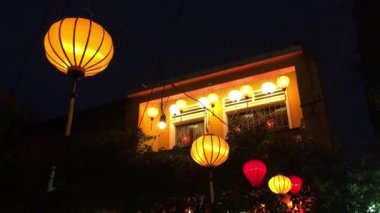 Hoi An Vietnam 'da gece vakti renkli fenerler.